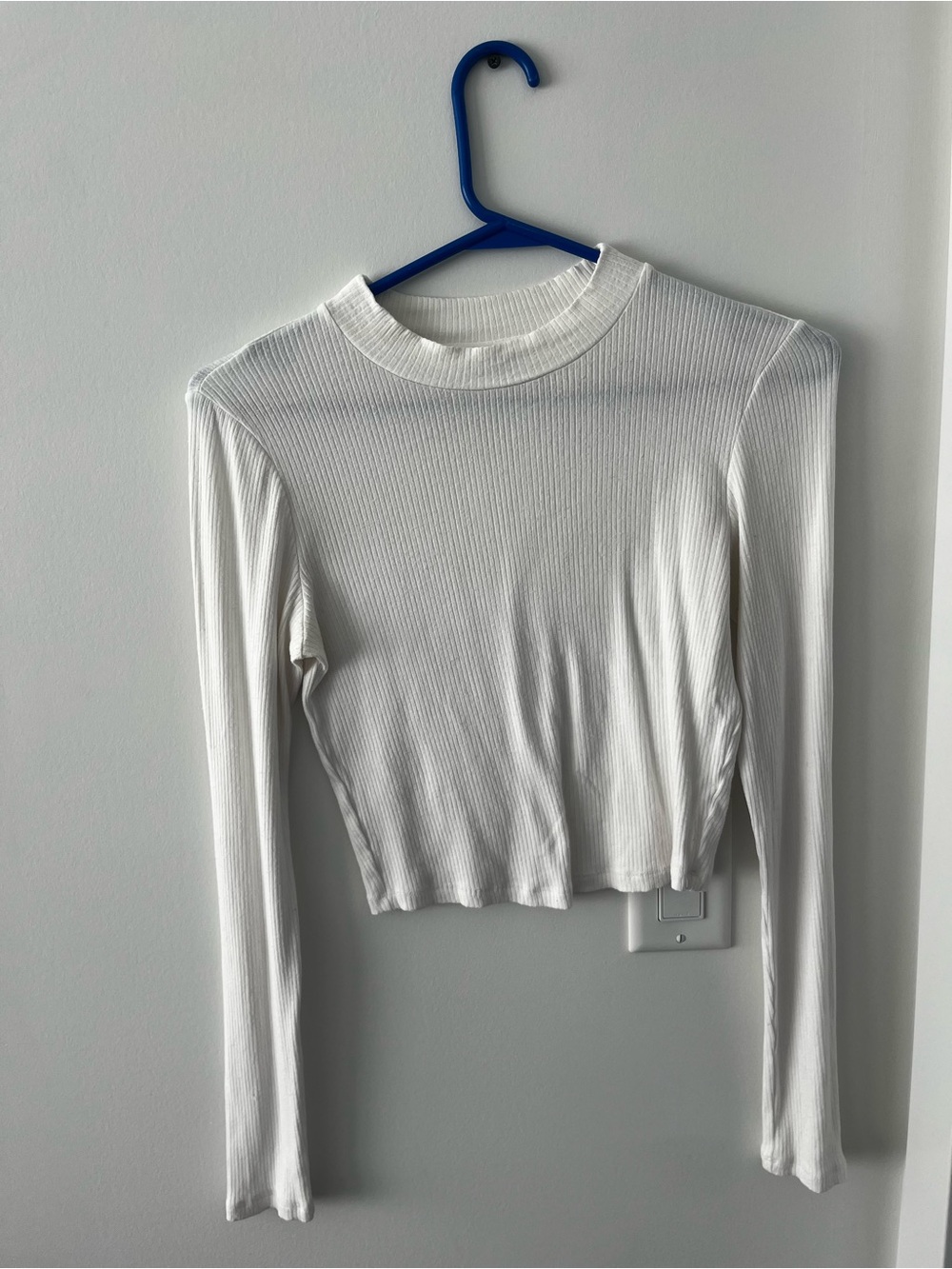 Wilfred White Ribbed Long-Sleeve Crop Top